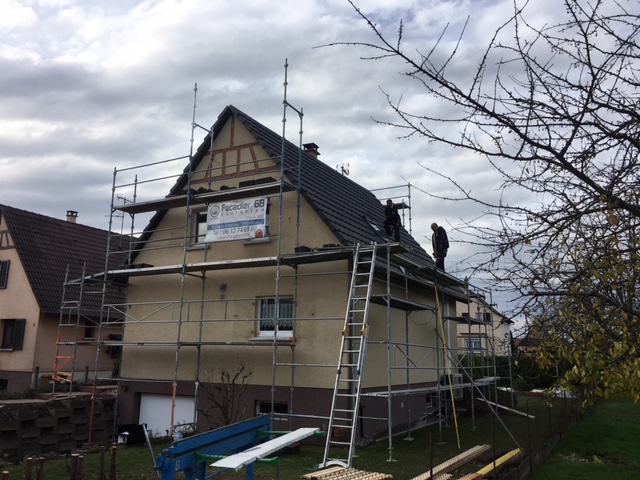 CHANTIER KEMBS TOITURE | Soleil Façades Ravalement de façade avec entoilage en fibre de verre à Kembs Belfort